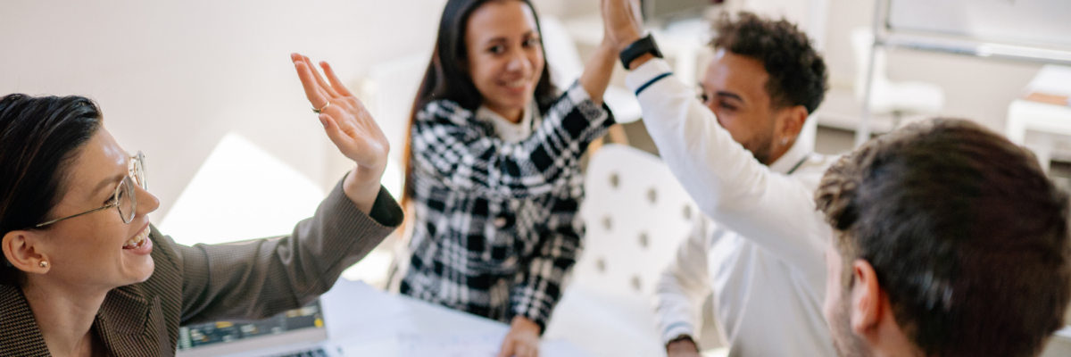 Salarié en mobilité professionnelle organisant son déménagement et son intégration dans une nouvelle ville.