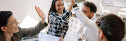 Salarié en mobilité professionnelle organisant son déménagement et son intégration dans une nouvelle ville.