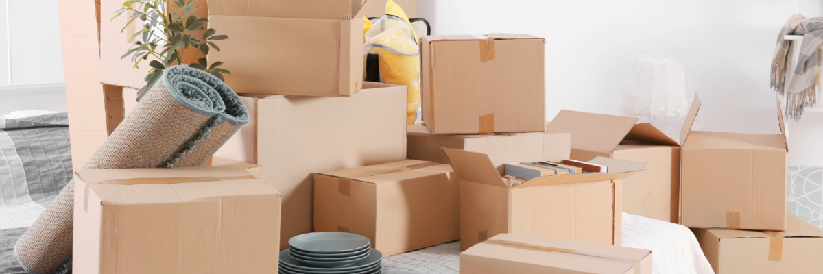 Empilement de cartons lors d’une mobilité professionnelle déménagement temps plein